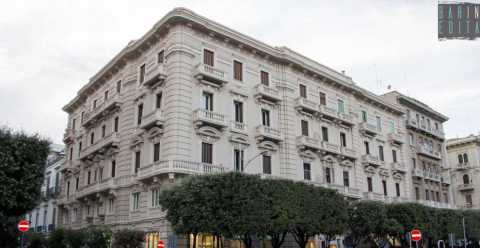 L'imponente e panoramico Palazzo Scattarelli, nato per "sfidare" il Teatro Petruzzelli